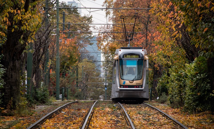Shutterstock 578124454 Tram Crop 3